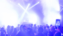 演唱會“祛虛火”：票價五折，黃牛散場