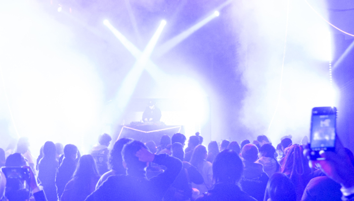 线下演出,演唱会,行业趋势,年轻人,