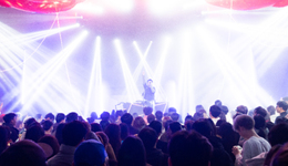 卷不動的打工人，靠“免費音樂會”去“班”味