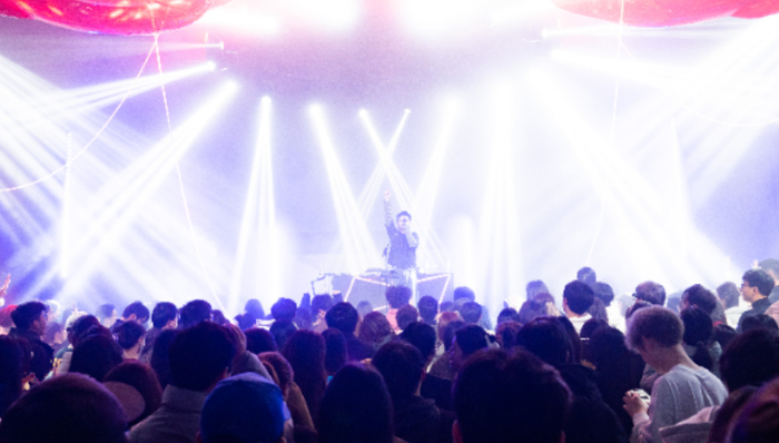 线下演出,年轻人,消费习惯,演唱会,