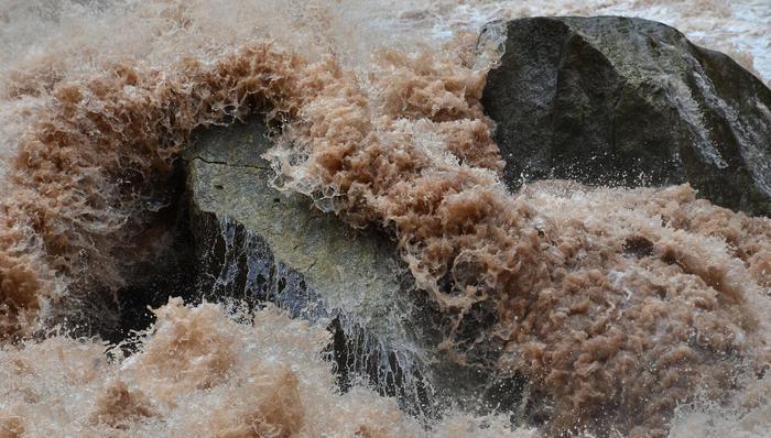 吉林临江副市长和一辅警救灾落水失联，“格美”北上强降雨继续