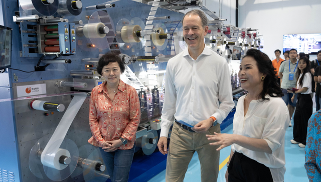 苹果COO造访多家中国供应商，再度强调中国“果链”价值