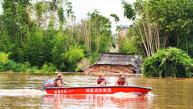 湖南湘潭两处堤段发生决口：全村停电，救援工作仍在继续