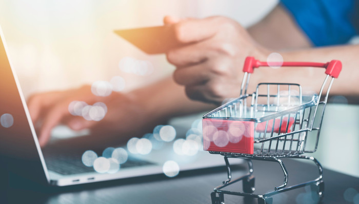 地方新闻精选 | 今起深圳可刷医保外卖买药 重庆一公司被举报给学校配送问题猪肉被调查