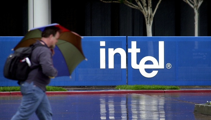 被造芯计划拖累，英特尔宣布裁员15%后股价大跌20%