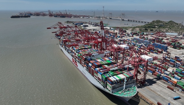 我国继续保持货物贸易第一大国地位，上半年份额稳定在14%左右