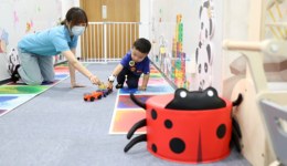 建設(shè)200多個寶寶屋提供2.4萬多個托位，上海推托育服務(wù)為民生托底