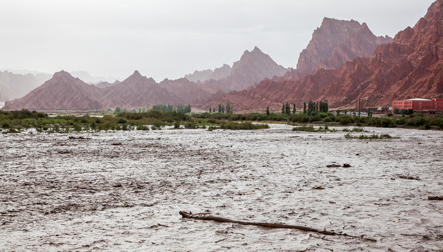 地方新闻精选 | 新疆启动洪水Ⅳ级应急响应 辽宁铁岭县境内王河溃口18米