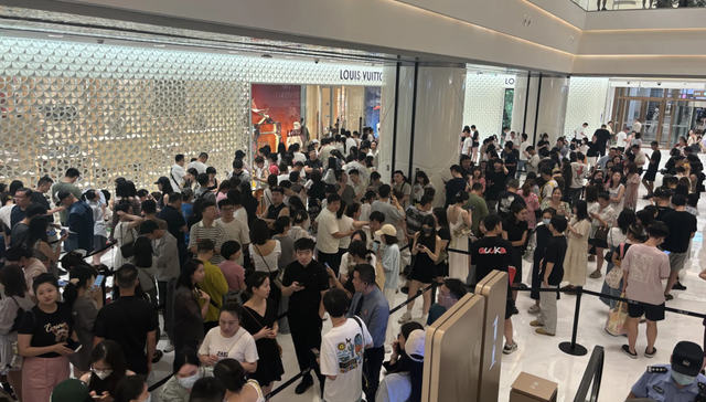 二线城市奢侈购物中心供过于求，LV“被打折”