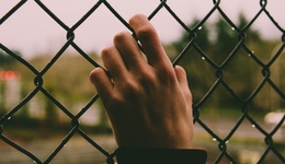 法治面｜廢除“指居”，大勢(shì)所趨？