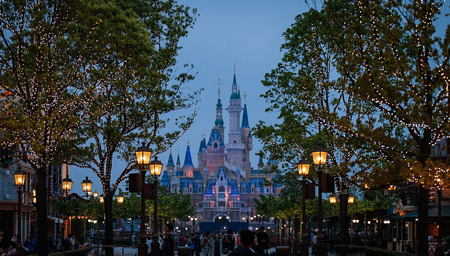 迪士尼三季度扭亏为盈：流媒体业务首次盈利，《头脑特工队2》大卖是关键