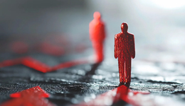 12年“老將”被換，百億負(fù)極龍頭接下來要怎么干？