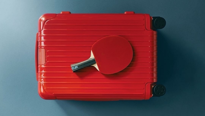 巴黎奥运冠军同款火爆：郑钦文的球拍、樊振东的玩偶和王曼昱的红色登机箱