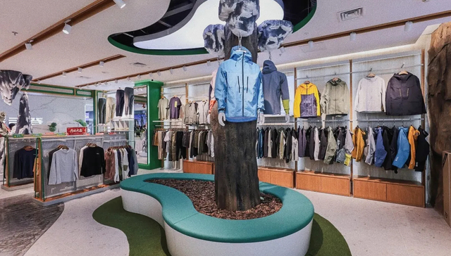 雷军投资的轻户外服饰品牌加速开店