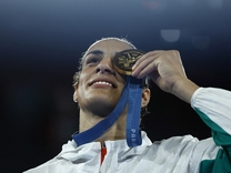 因网络骚扰，阿尔及利亚拳击手哈利夫向马斯克、J.K.罗琳等人发起诉讼 | 文化周报