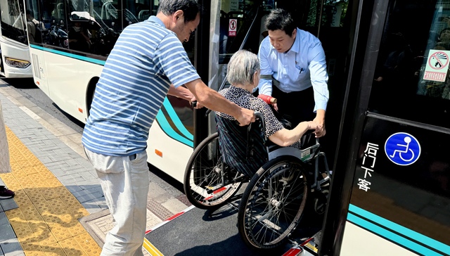 老龄化，适老化改造，上海，无障碍环境，