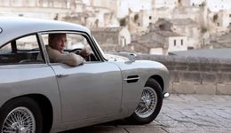 汽车亏的钱，小米靠手机挣回来了？