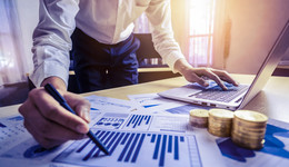 西部證券上半年投行營收下降近六成，多部門職權(quán)架構(gòu)迎調(diào)整，擬首次年中分紅