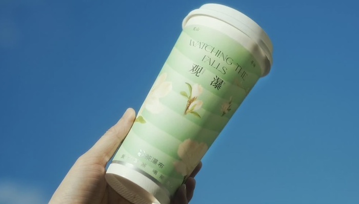 茶咖连锁激战轻乳茶，对着霸王茶姬一顿猛抄