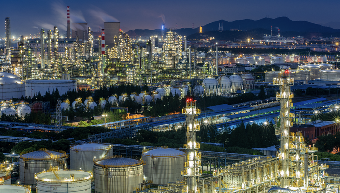 中国石化上半年净赚371亿，未来三年每年现金分红比例不低于65％