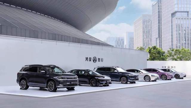 问界和智界同日“上新”，华为自研智驾软件用得更广泛了