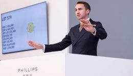 拍卖市场最新行情：钟表冷，珠宝热