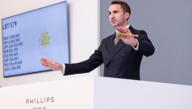 拍卖市场最新行情：钟表冷，珠宝热