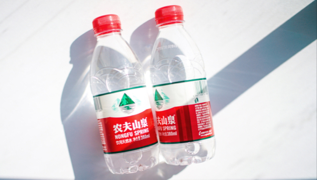 舆论风波冲击大！农夫山泉饮用水上半年销售跌近20%