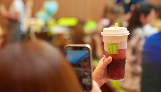 半年亏了4个多亿的奈雪回头走老路