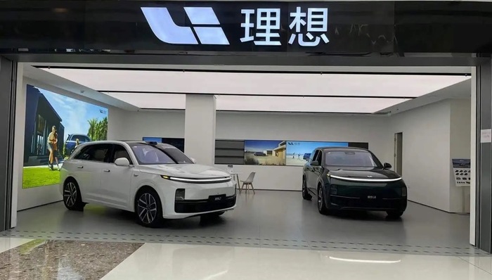闪电快讯 | Q2单车均价骤降4.4万元 理想汽车股价单日重挫9%