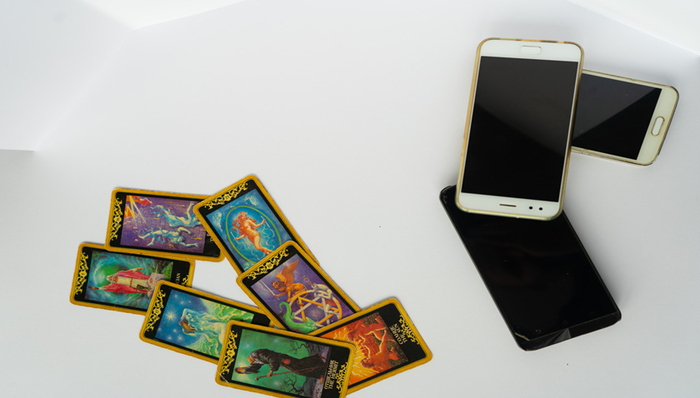 研报新知| 卡游递交港股申请带火IP衍生品行业，这家国内龙头持续推进潮玩卡牌战略