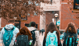 開學(xué)“恐怖故事”：一個(gè)月3000，不夠大學(xué)生花？