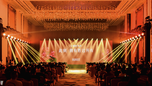 上海又一个“日光盘”诞生！徐汇滨江中海豪宅开盘半小时卖出120套，有人秒选房