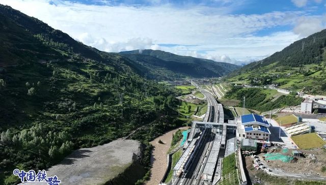 今日起，九寨沟通动车了