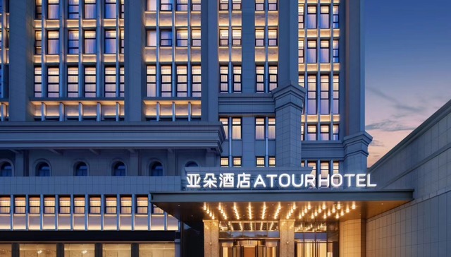 亚朵二季度净利3.28亿同比上涨31.6%，将“大手笔”现金分红，副业贡献营收接近三成