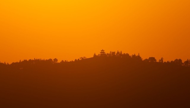 多地宣布延迟开学至9月上旬，川渝罕见高温过程短期内难缓解