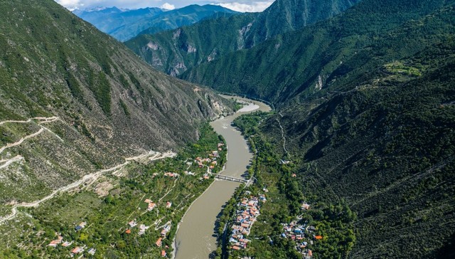 地方新闻精选 | 四川坠河失联驻村女书记遗体被找到 内蒙古一地发现墓葬