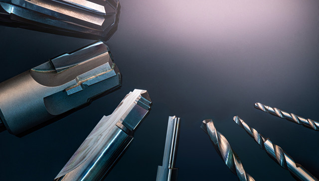 上市首日，铅、镍、锡和氧化铝314个期权合约成交超2700万元