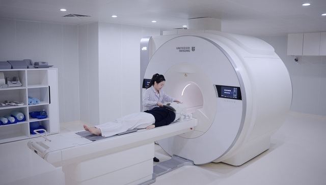 联影医疗上半年营收超50亿，中高端产品市占率提升明显，海外业务贡献已达17.5%