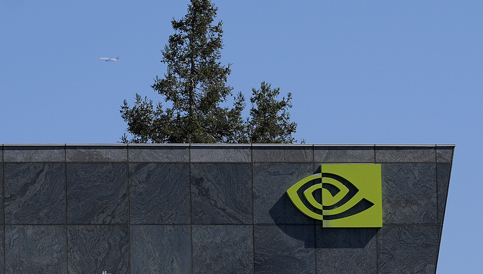 英伟达股价暴跌麻烦不断