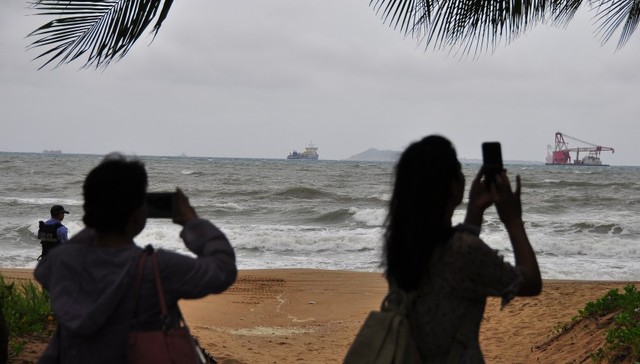 琼粤等地紧急应对风王“摩羯”登陆，湛江宣布“八停”