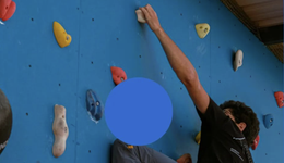 月薪三万的陆家嘴精英，都在偷偷爬墙