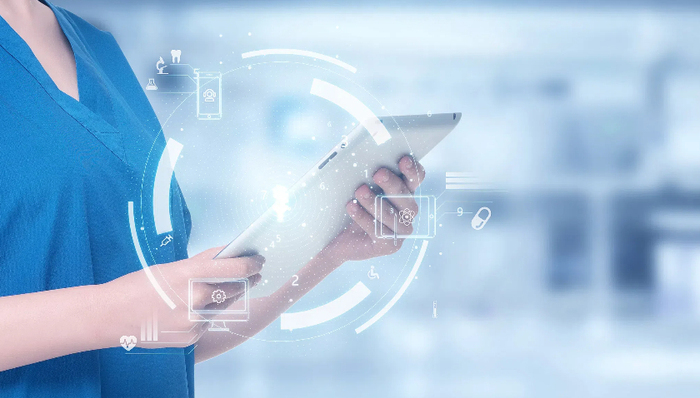 百度集团资深副总裁何明科：AI大模型为医疗健康行业带来了哪些新可能？| REAL大会