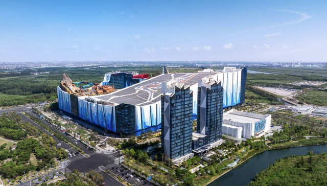 全球最大室内滑雪场在上海开业，已售票10万张