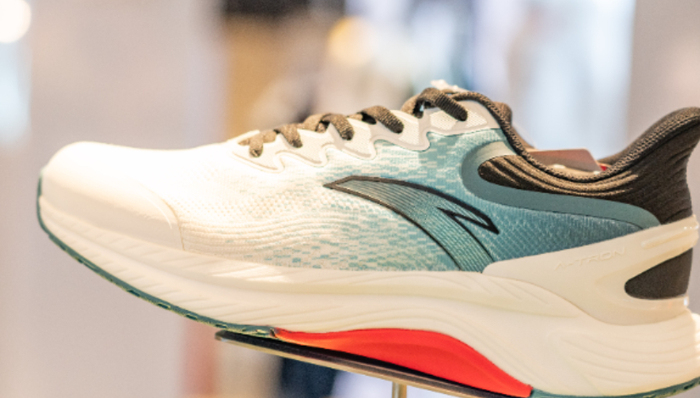 运动品牌,安踏,中报,股份回购,