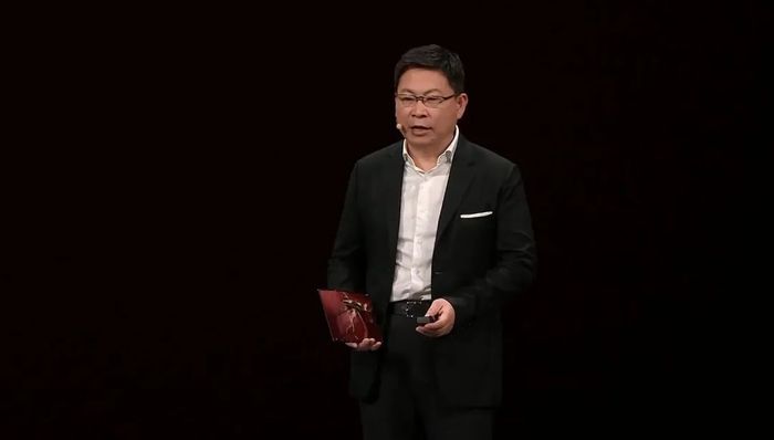 电厂 | 华为“三折”创新与iPhone16“降价”，谁能打动消费者？