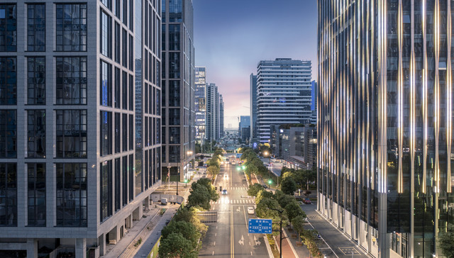 写字楼供应高峰加大去化压力，降租或更灵活租约成为企业首要考量