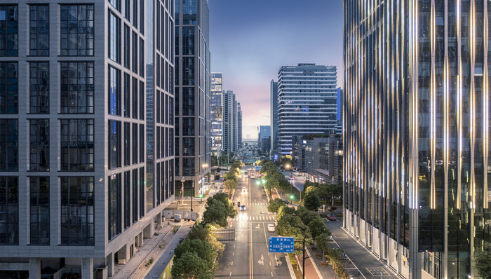 写字楼供应高峰加大去化压力，降租或更灵活租约成为企业首要考量