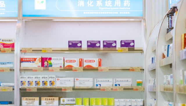 老百姓连收三个跌停板，医药零售“跑马圈地”时代结束