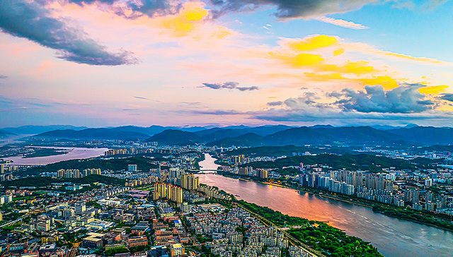 台风“贝碧嘉”或影响中秋假期，厦门市民：已囤好几天的食物蜡烛